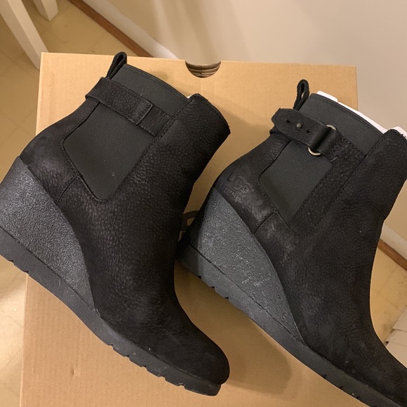 🖤Adorable UGG Booties🖤 - Picture 5 of 9